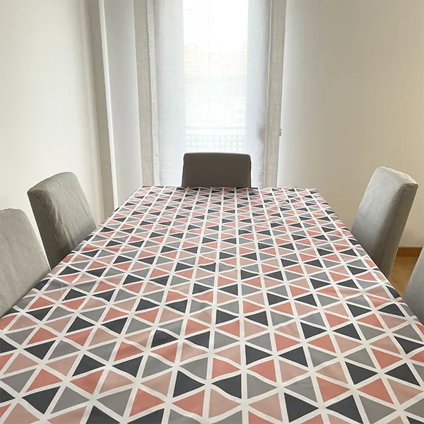 Mantel Antimanchas Triangulos rosa